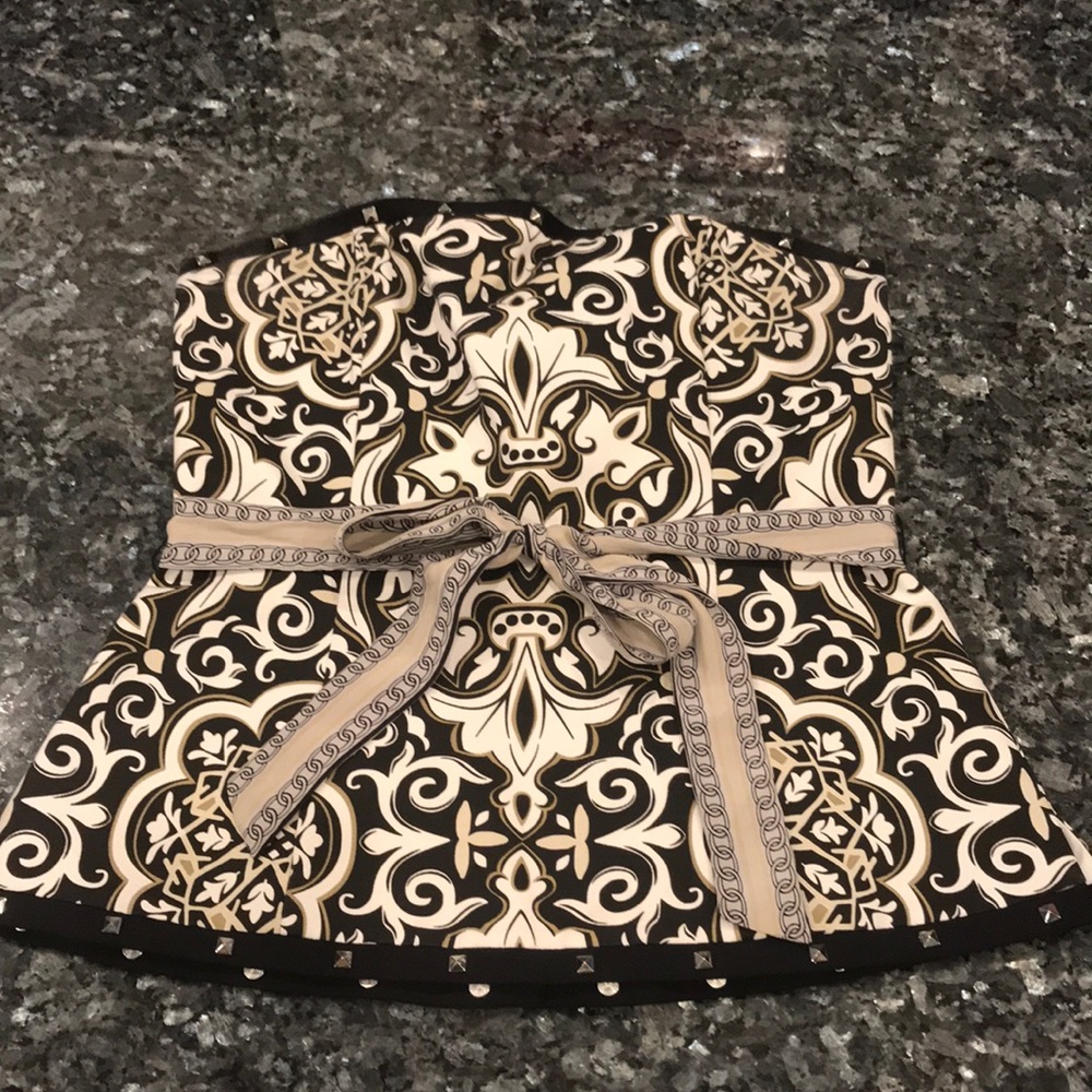 White House | Black Market size 4